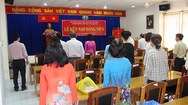 CHI BỘ PHÒNG GIÁO DỤC – ĐÀO TẠO Tổ chức lễ Kết nạp đảng viên
